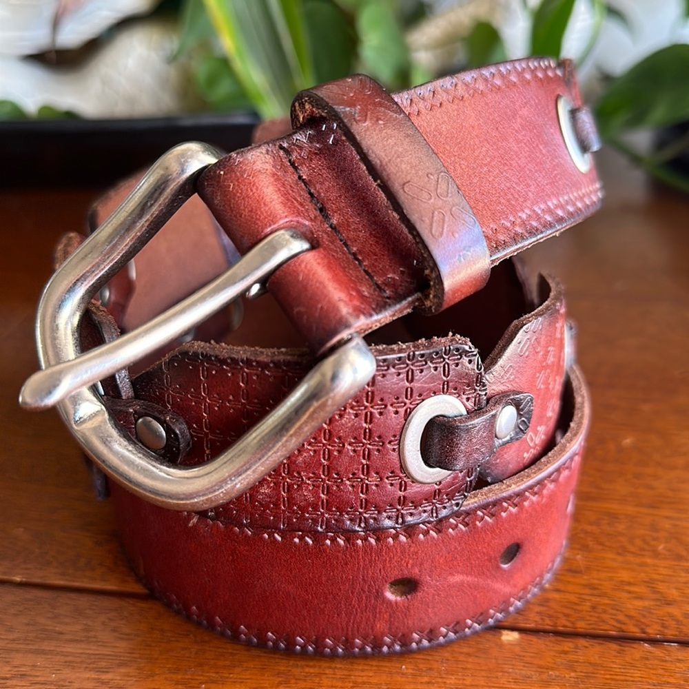 Fossil Genuine leather Belt Brass / Silver Buckle hardware embossed sz Medium